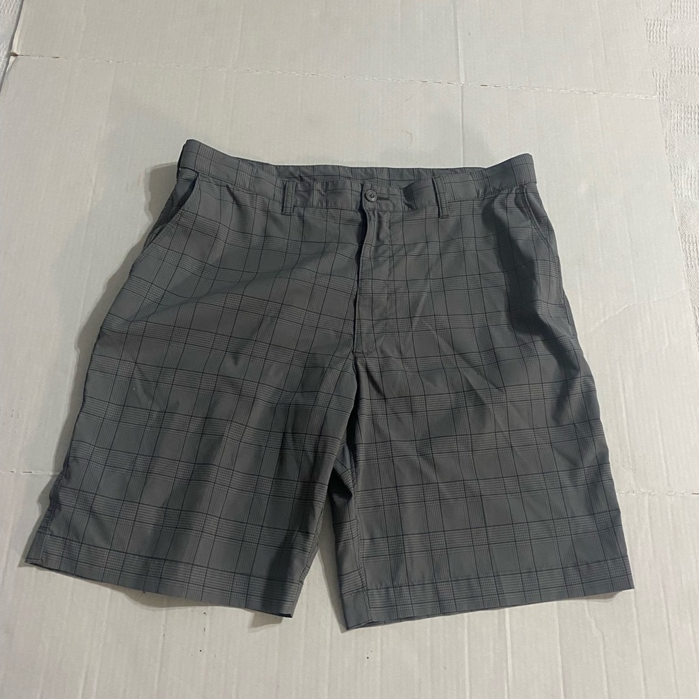 PGA Tour Men's Gray Plaid Shorts